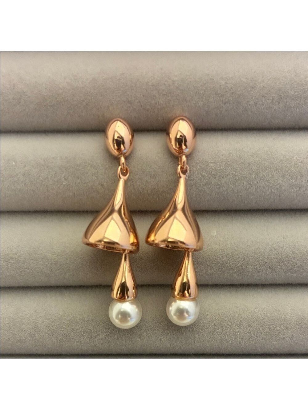 Swarovski Pearl Artisan Bell Pearl Drops